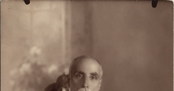 Hombre adulto, muy distinguido, entre 1920 y 1930