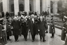 Juan Luis Sanfuentes Andonaegui luego de la toma de mando, a su lado Manuel Rivas Vicuña