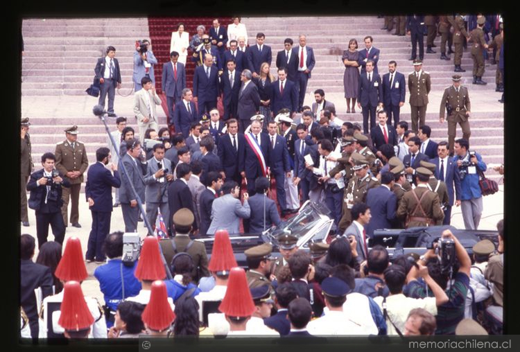 Patricio Aylwin asume la presidencia de la república en el Congreso Nacional, 1990