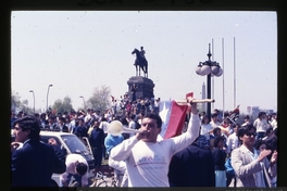 Celebración ciudadana en Plaza Italia por el triunfo del No, 1988