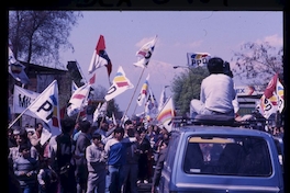 Ciudadanos celebrando por elección presidencial de 1989