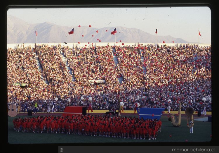 Celebración en Estadio Nacional por el triunfo de Patricio Aylwin en las elecciones presidenciales de 1989