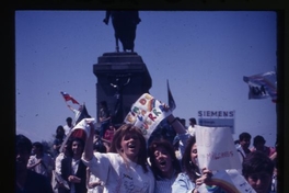 Celebración ciudadana en Plaza Italia por el triunfo del No, 1988