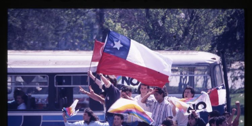 Celebración ciudadana en Santiago por el triunfo del No, 1988