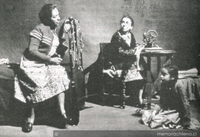 Maruja Cifuentes, Elena Moreno y niña en "Dionisio", de Alejandro Sieveking, 1962