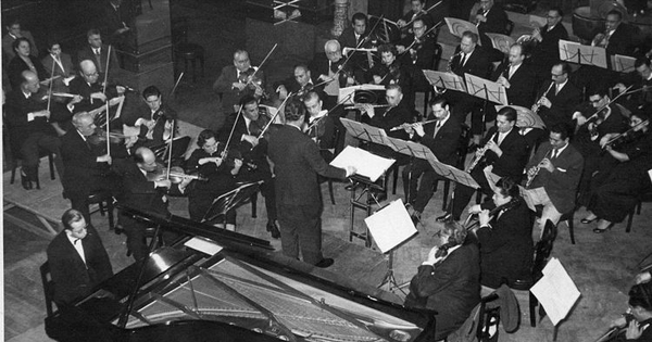 Juan Lémann con la Orquesta Sinfónica de Viña del Mar, dirigida por Isidor Handler, 1957