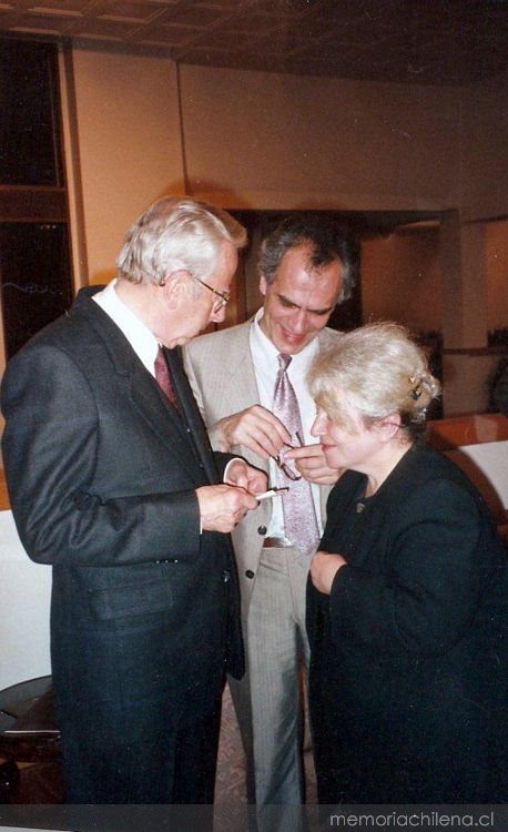 Juan Lémann con el compositor ruso Alexander Vustin y su señora, Moscú, 1996