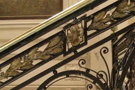 Detalle de balaustrada de bronce, Biblioteca Nacional