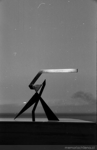 Escultura de Claudio Girola en una exposición en Viña del Mar, 1960