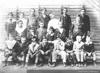 Alumnos del Instituto Nacional : sección medio pupilaje : primer año de humanidades, 1901