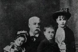 Vicuña Mackenna y algunos de sus hijos hacia 1885