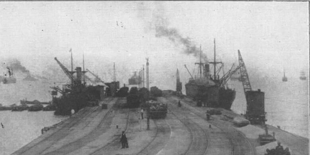 Muelle del carbón de los Ferrocarriles del Estado en Valparaíso