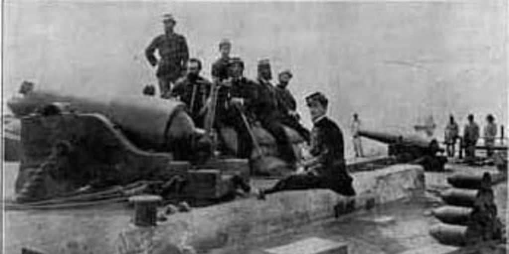 Oficiales del Regimiento de Artillería Nº 2 en el morro de Arica, después de su captura.