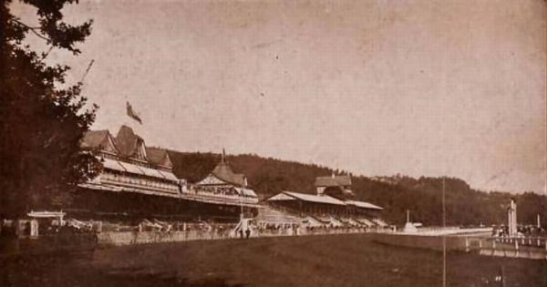 View of the padbook and race-course of the Sporting Club Viña del Mar