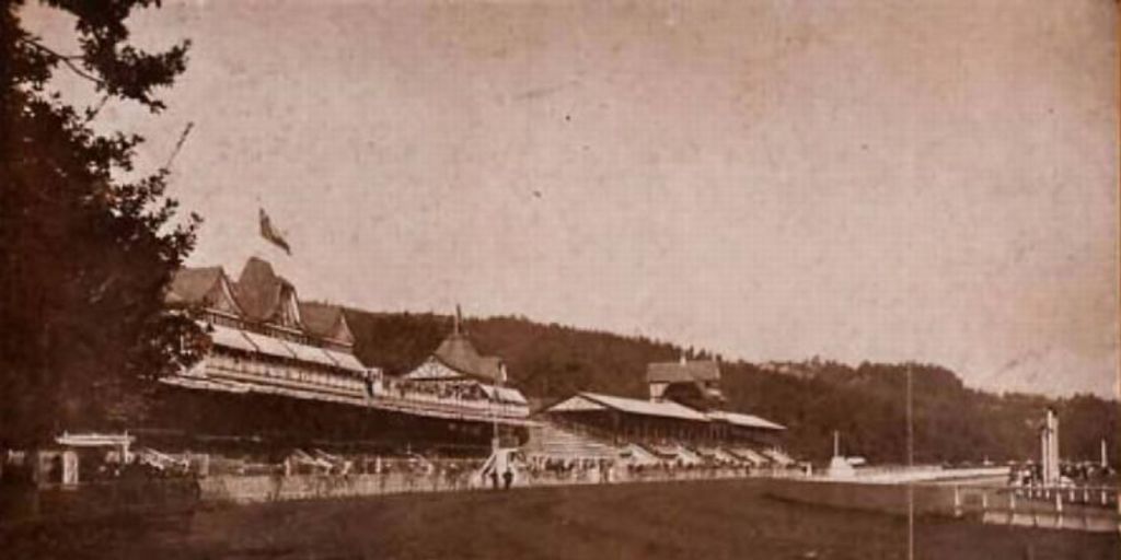 View of the padbook and race-course of the Sporting Club Viña del Mar