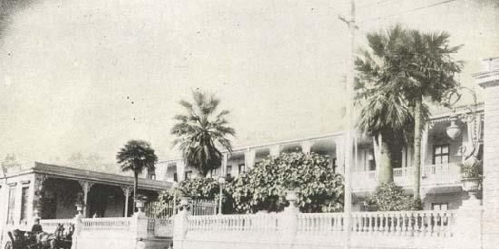 Entre las calles de Latorre y Teatro Royal, el Gran Hotel despliega su tranquila terraza