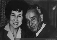 Juan Guzmán Cruchaga junto a su esposa Raquel Tapia Caballero, Santiago hacia 1962