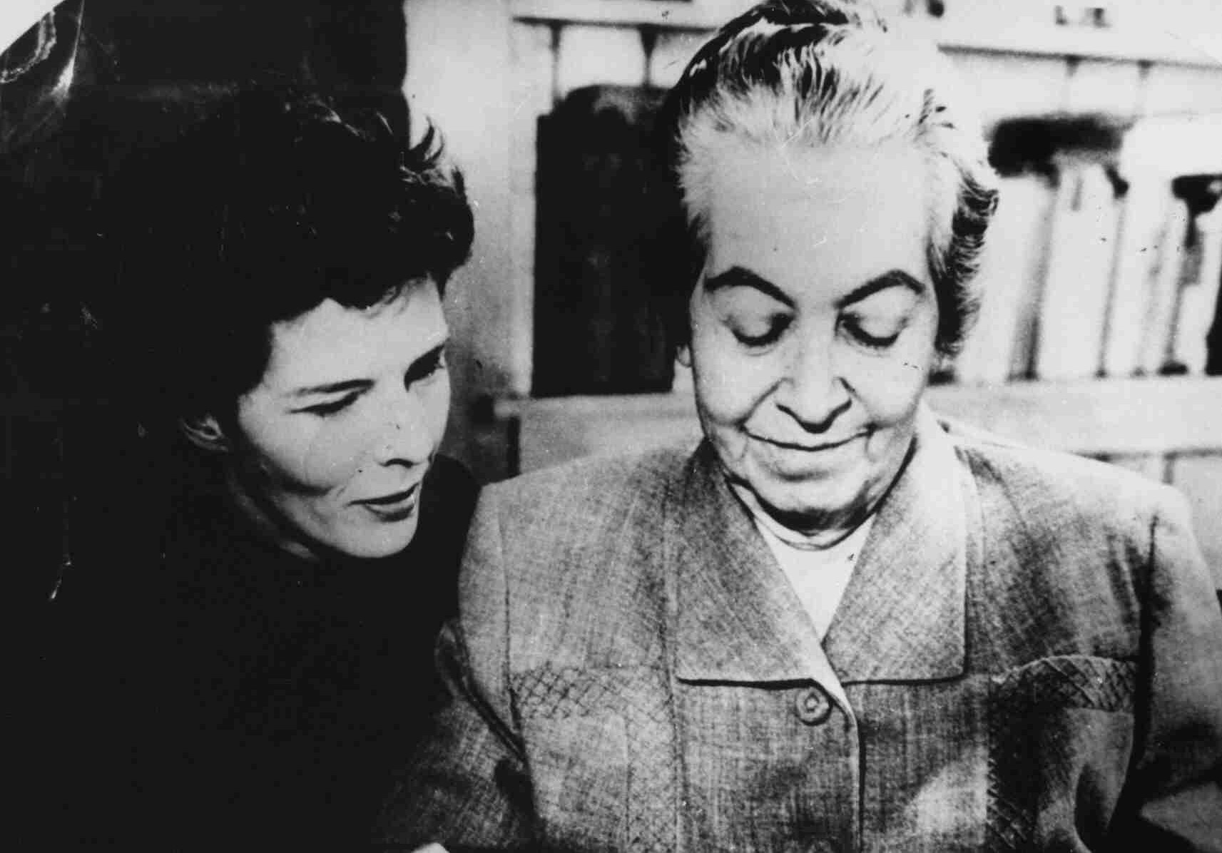 Gabriela Mistral junto a Doris Dana