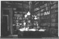 Don José Toribio Medina en el escritorio de su biblioteca, ca. 1900