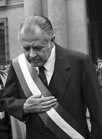 Pie de foto: El presidente Aylwin regresa a la moneda tras participar en el Tedeum, 18 de Septiembre de 1990.