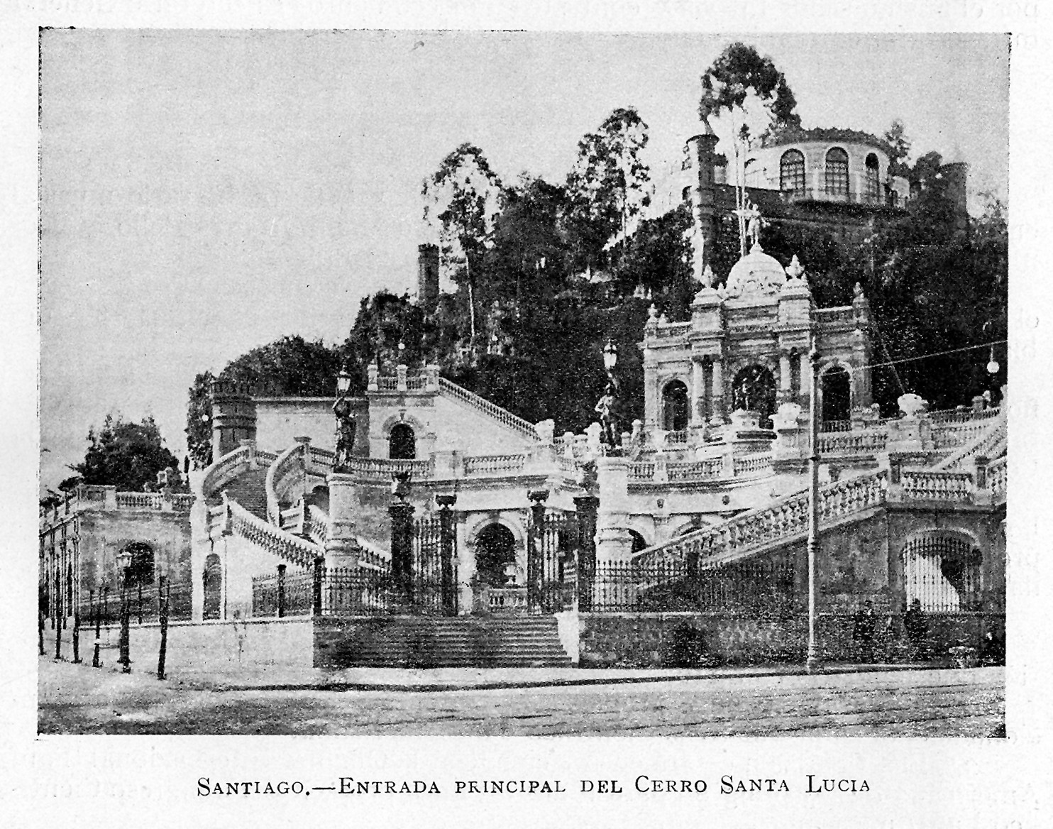 Entrada principal del Cerro Santa Lucía