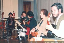 Gabriela Pizarro en sala América de la Biblioteca Nacional de Chile, junio 1994