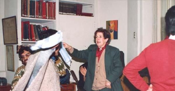 Raquel Barros bailando cueca en la inauguración del Archivo de Literatura Oral y Tradiciones Populares, junio 1993