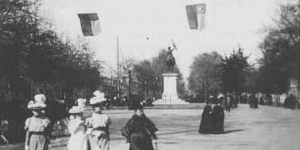 Un grupo de damas en la calle Alameda, hacia 1900