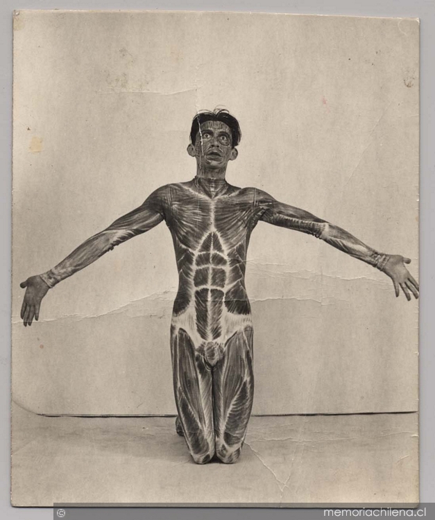 Enrique Noisvander con malla pintada de musculos