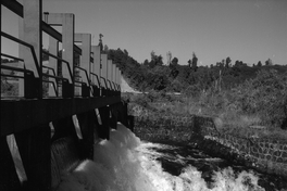 Compuertas de la Central Hidroeléctrica Pilmaiquén, hacia 1960