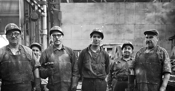 Trabajadores de la Maestranza de Huachipato, Compañía de Acero del Pacífico, hacia 1960