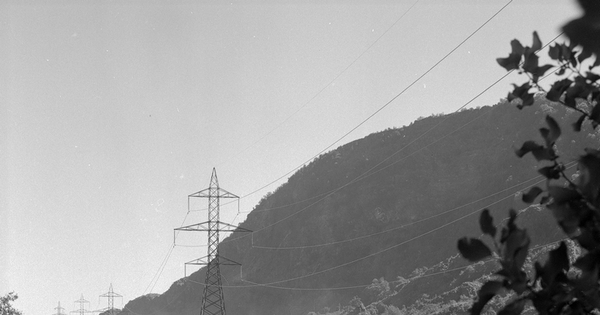 Torres de conducción desde la Central Hidroeléctrica Antuco, 1980