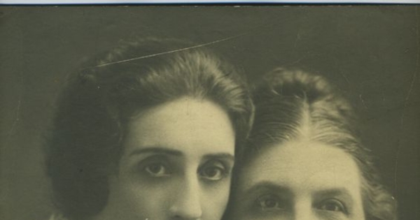 Sofía del Campo y Adelina Padovani, sopranos chilenas, alumna y maestra, ca. 1930