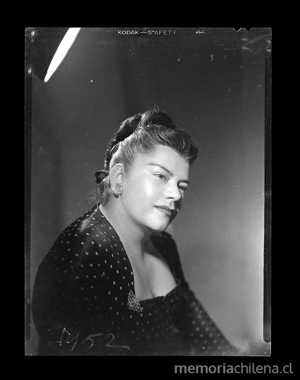 Rayén Quitral, soprano chilena, ca. 1945