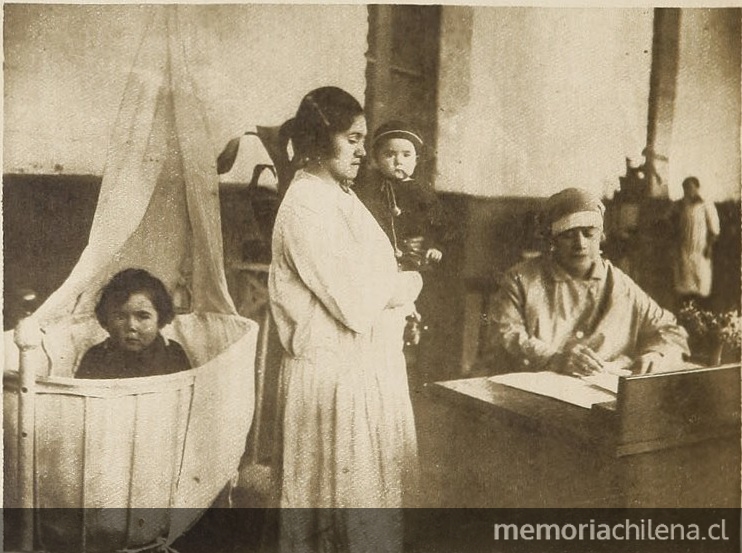 Visitadora recoge datos de una madre, 1928