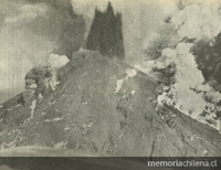 La cumbre del volcán Villarrica durante la fase eruptiva del 31 de enero de 1949