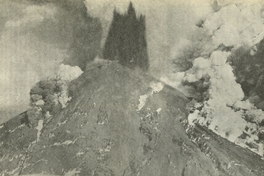 La cumbre del volcán Villarrica durante la fase eruptiva del 31 de enero de 1949