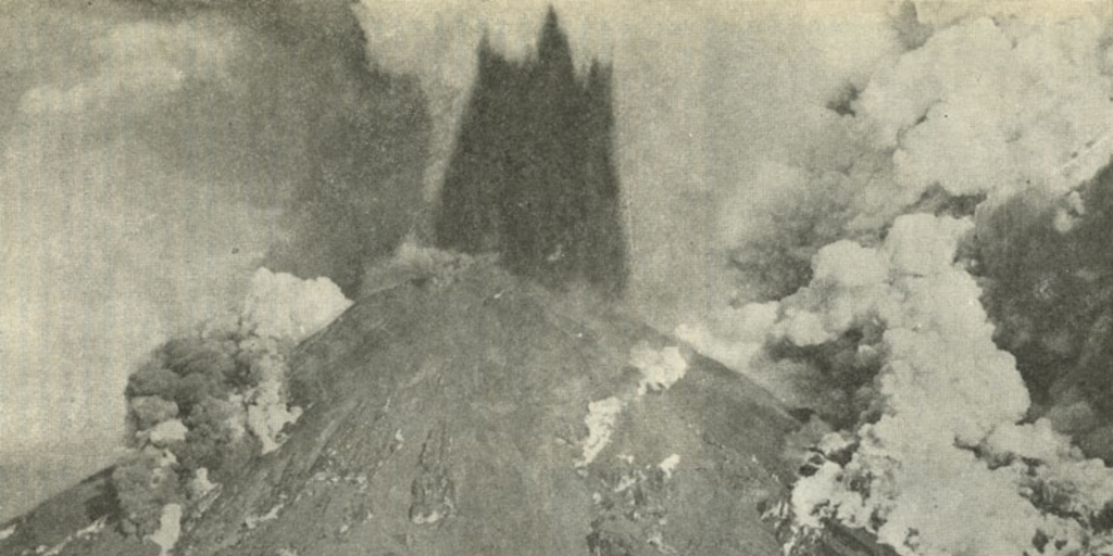 La cumbre del volcán Villarrica durante la fase eruptiva del 31 de enero de 1949