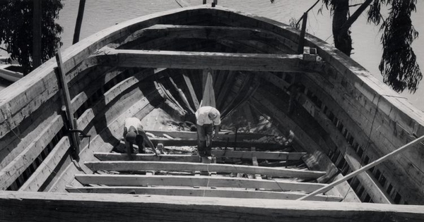 Cubierta de nave en construcción en astillero del Maule, 1950