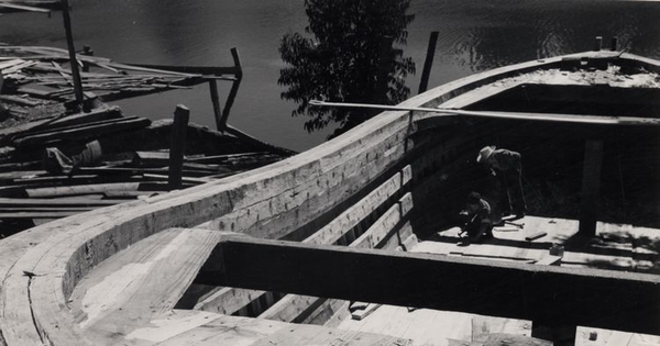 Nave en construcción en astillero del Maule, 1950