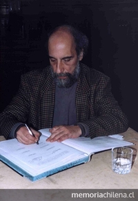 Raúl Zurita en la Sala Ercilla de la Biblioteca Nacional, 2000