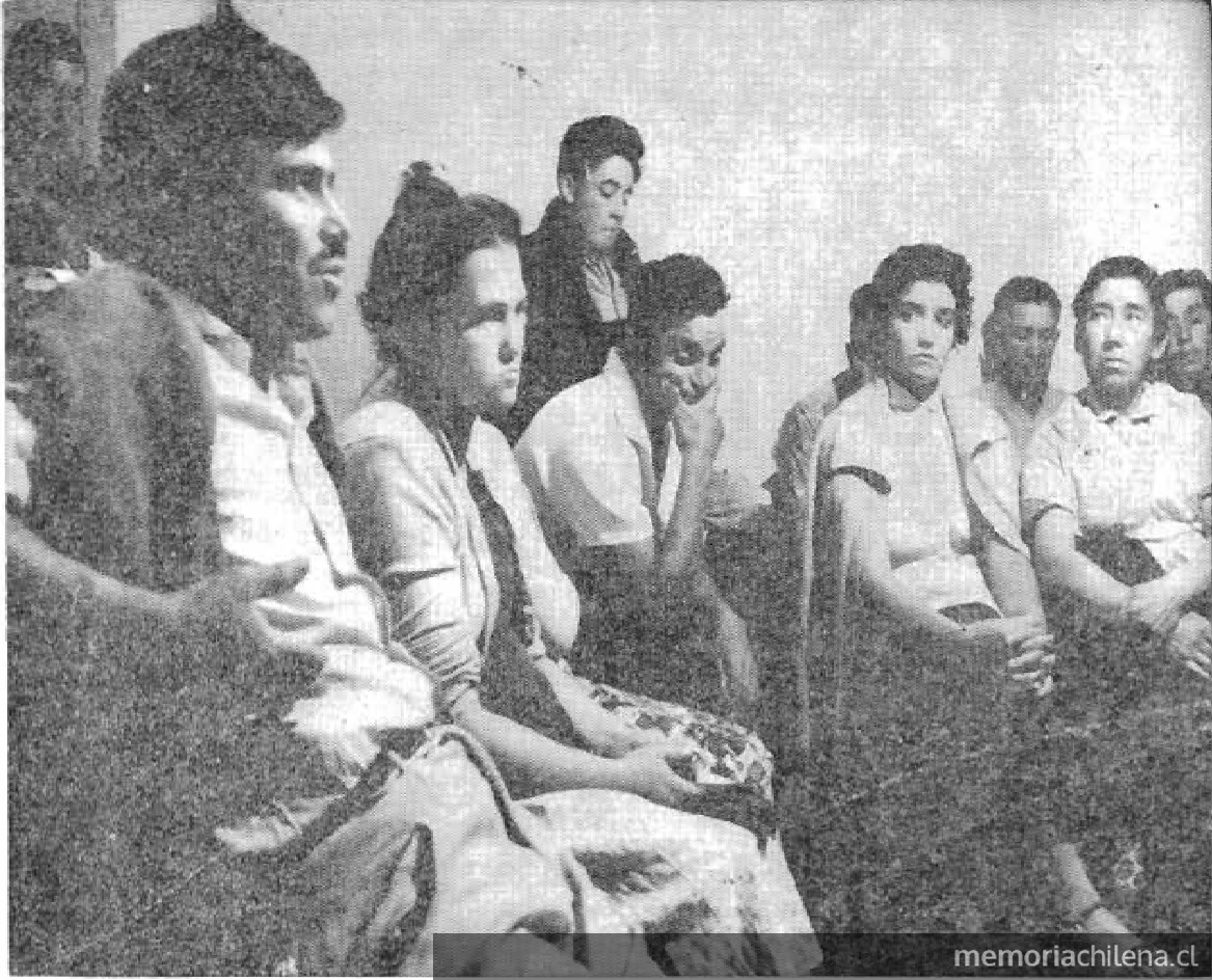 Campesinos deliberan y participan en los objetivos de la Reforma Agraria, ca. 1966