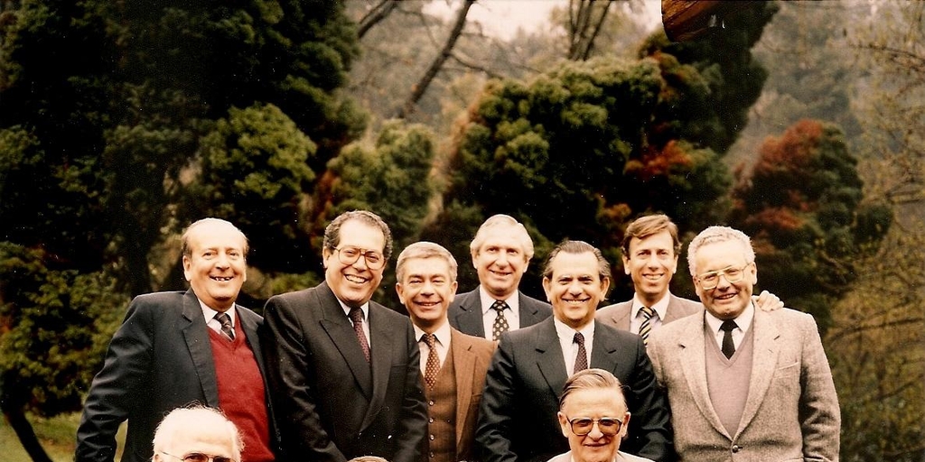 Gonzalo Vial y amigos, entre ellos Sergio Rillón, ca. 2000