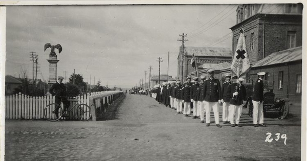 Desfile de la Cruz Roja en Punta Arenas, Chile, entre 1920 y 1940