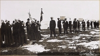 Hombres y mujeres de la Cruz Roja de Punta Arenas hacia 1905