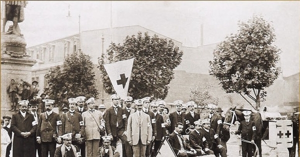 Voluntarios de la Cruz Roja de Magallanes en Valparaíso, 1906