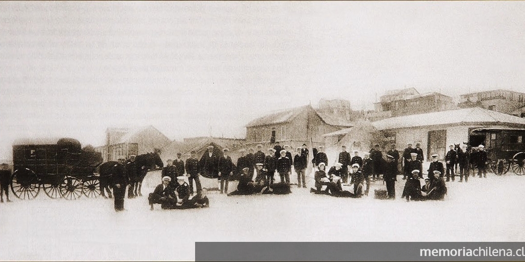 Miembros de la Sección Masculina de la Cruz Roja de Punta Arenas, hacia 1930