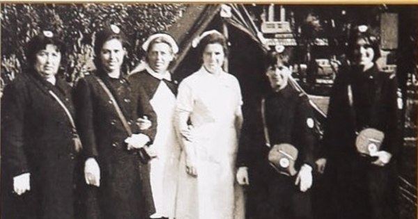 Mujeres de la Sección Femenina de la Cruz Roja de Punta Arenas, hacia 1940