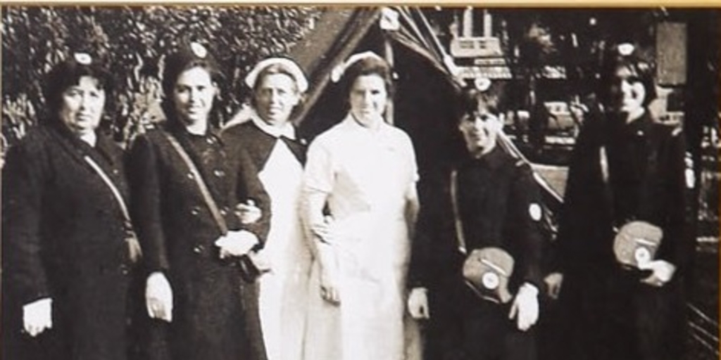 Mujeres de la Sección Femenina de la Cruz Roja de Punta Arenas, hacia 1940