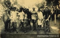 Partida de carrera ciclística en el Velódromo del Parque Cousiño, 1923